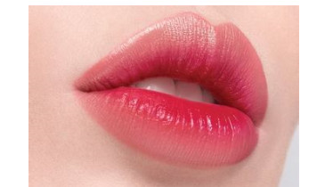 Курс підвищення кваліфікації «Губи в бесконтурной техніці" Juicy lips "»