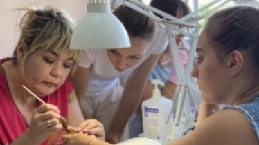 Курси комбінованого манікюру та педикюру